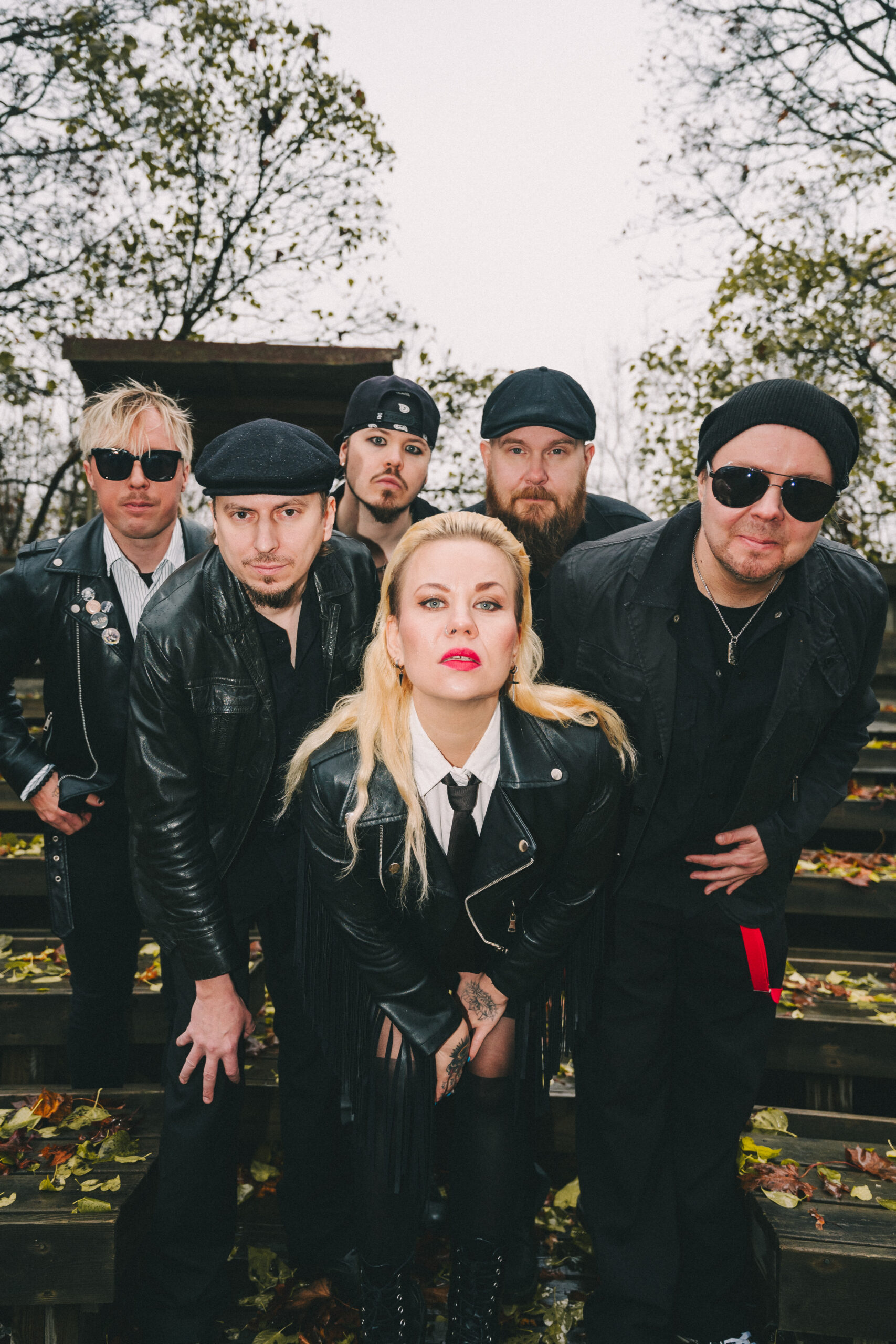 Aino & Hajonneet pysty01